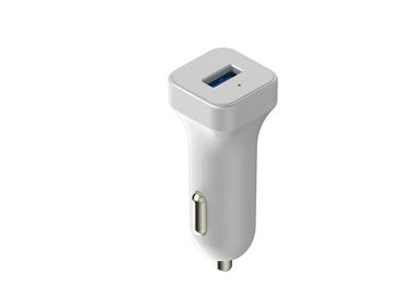 Bom preço. Adaptador branco do carregador do carro de USB do único porto com micro USB 5V 2.4A on-line