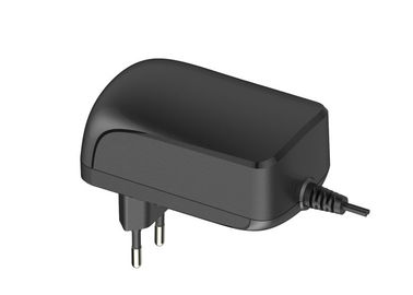 Bom preço. o adaptador universal preto da alimentação CA de 24V 1.5A 36W com obstrui dentro a conexão on-line
