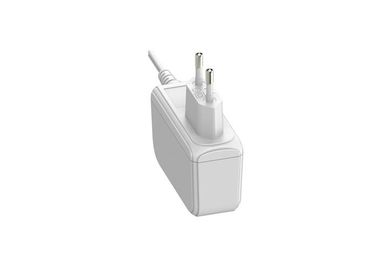 Bom preço. o adaptador universal da alimentação CA de 5V 3A 18W com a UE de 2 Pin obstrui para CCTV etc. on-line